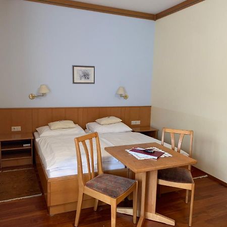 Hotel Zur Post Gumpoldskirchen Esterno foto