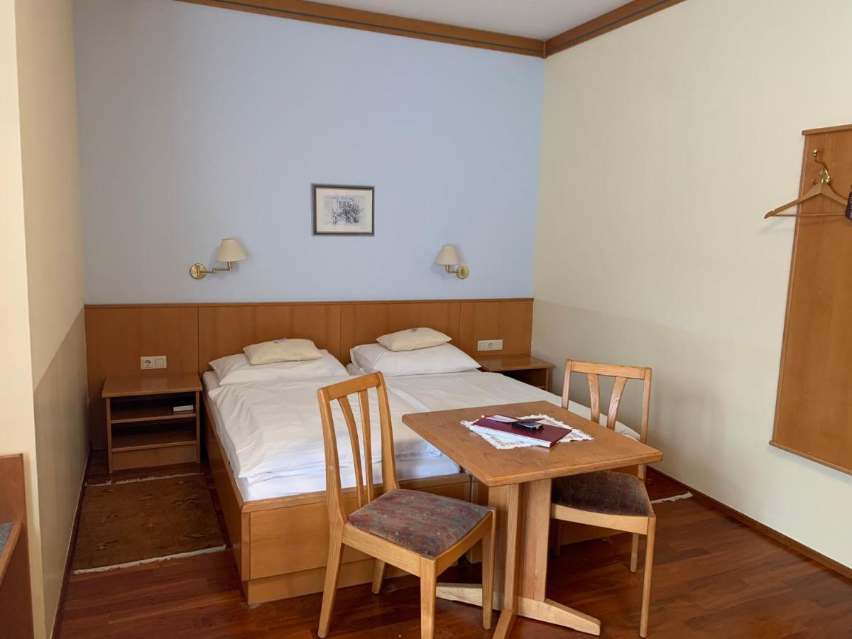 Hotel Zur Post Gumpoldskirchen Esterno foto